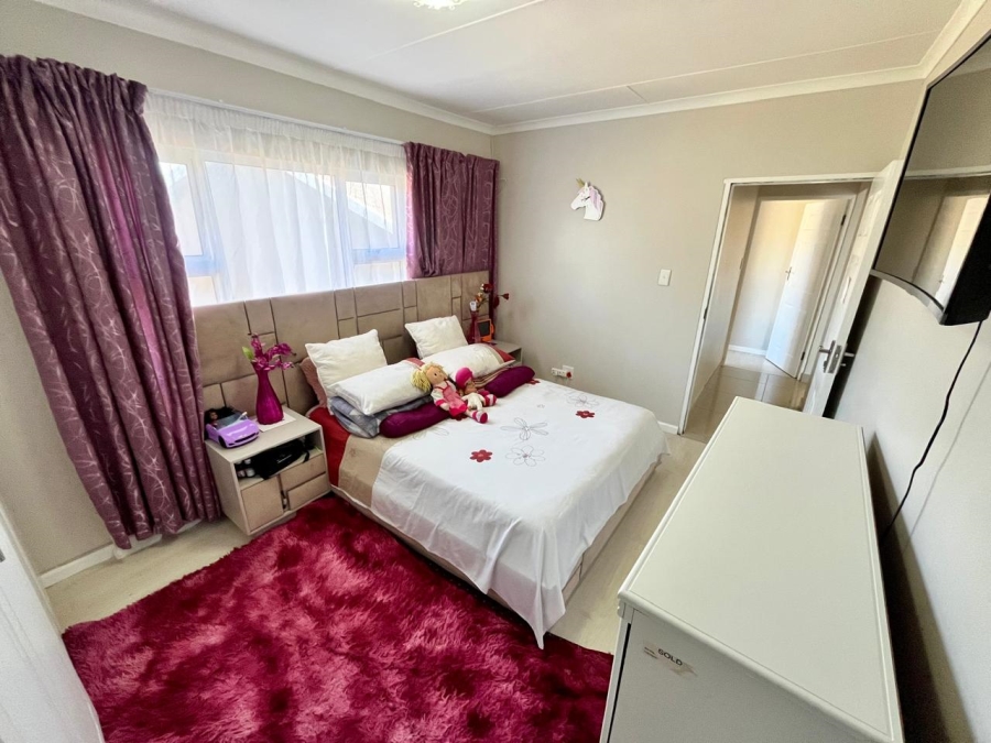 To Let 4 Bedroom Property for Rent in Beacon Bay Eastern Cape